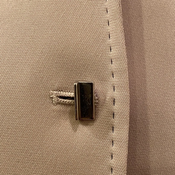 Tahari Womens Tan Blazer w Silver Buttons & Brown Contrast Stitching / Size 6 - Picture 5 of 15